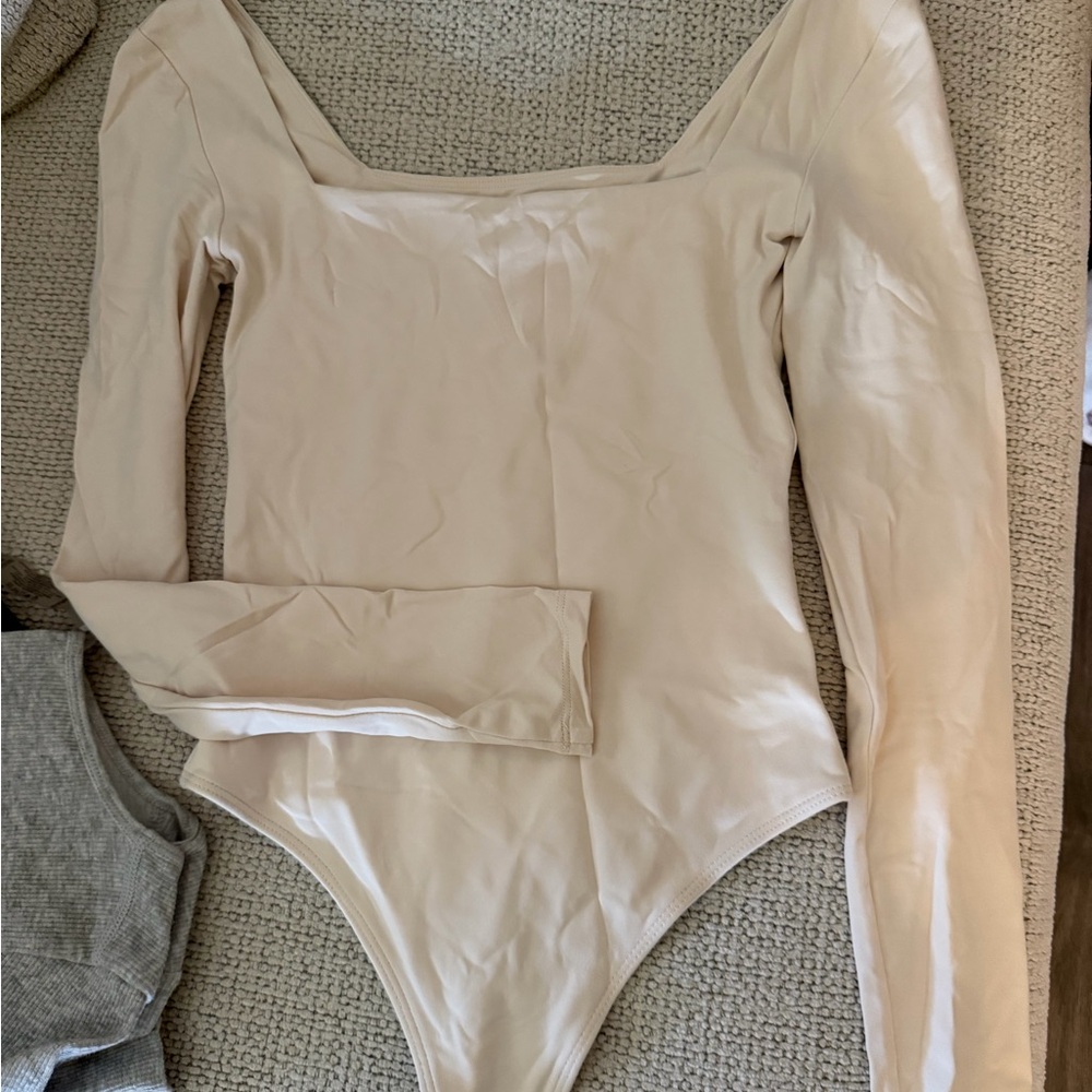 Babaton Contour Scoop-Neck Bodysuit in Light Beige